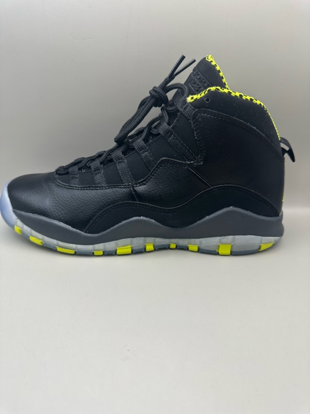 **NEW** Jordan 10 Retro  “Black Venom” Sz 6.5y/8w